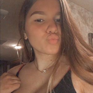 Meet your Posher, Ella